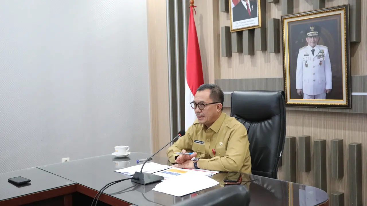 Kepala Badan Strategi Kebijakan Dalam Negeri (BSKDN) Kementerian Dalam Negeri (Kemendagri) Yusharto Huntoyungo saat menjadi narasumber pada Focus Group Discussion (FGD) bertajuk"Membangun Inovasi Riset Bersama Masyarakat Adat Menuju Papua Produktif Menuju