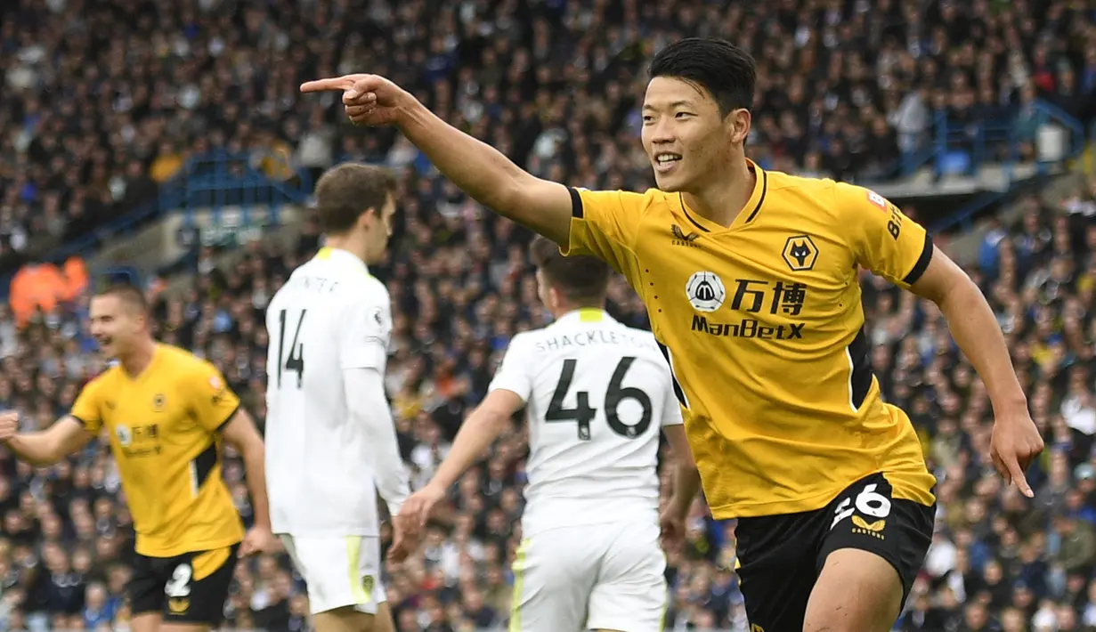 Hwang Hee-chan. Striker Korea Selatan berusia 26 tahun ini didatangkan RB Leipzig dari RB Salzburg pada awal musim 2020/2021 dengan nilai transfer 12 juta euro atau setara Rp187,8 miliar. Usai semusim dan total tampil dalam 29 laga di semua ajang dengan torehan 3 gol dan 4 assist, ia dilepas ke Wolverhampton dengan status pinjaman pada awal musim 2021/2022 dan dipastikan akan dipermanenkan pada awal musim 2022/2023 dengan mahar senilai 16,7 juta euro atau setara Rp261,4 miliar. (AFP/Oli Scarff)