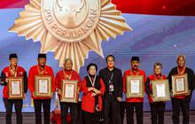 Dinilai Loyal dan Patuh, FX Rudy Terima Penghargaan Leitstar dari Megawati Soekarnoputri