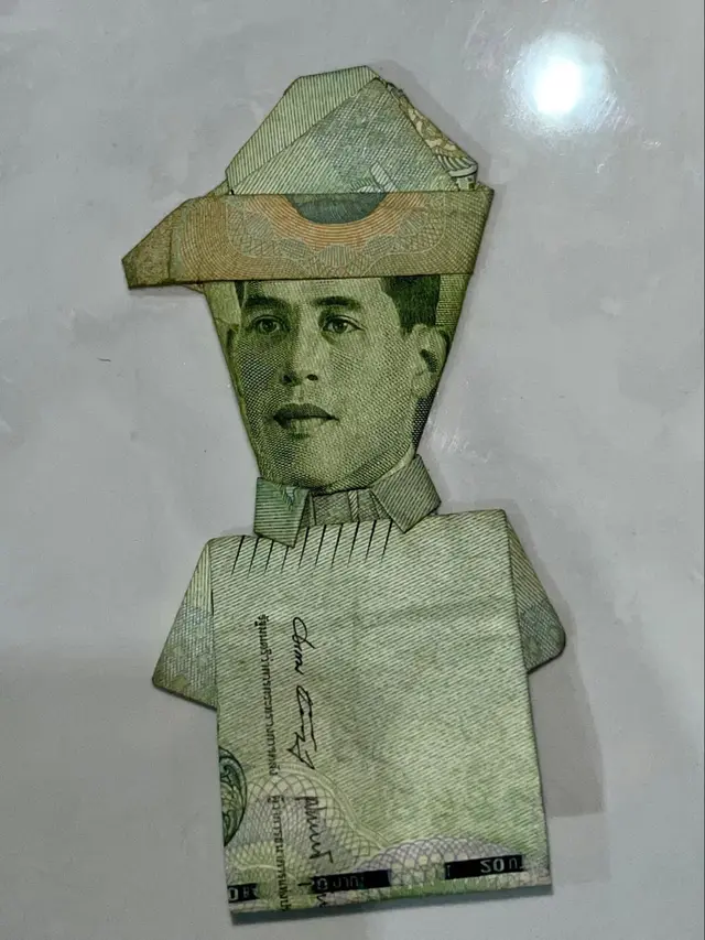 Bentuk Origami dari Uang Kertas