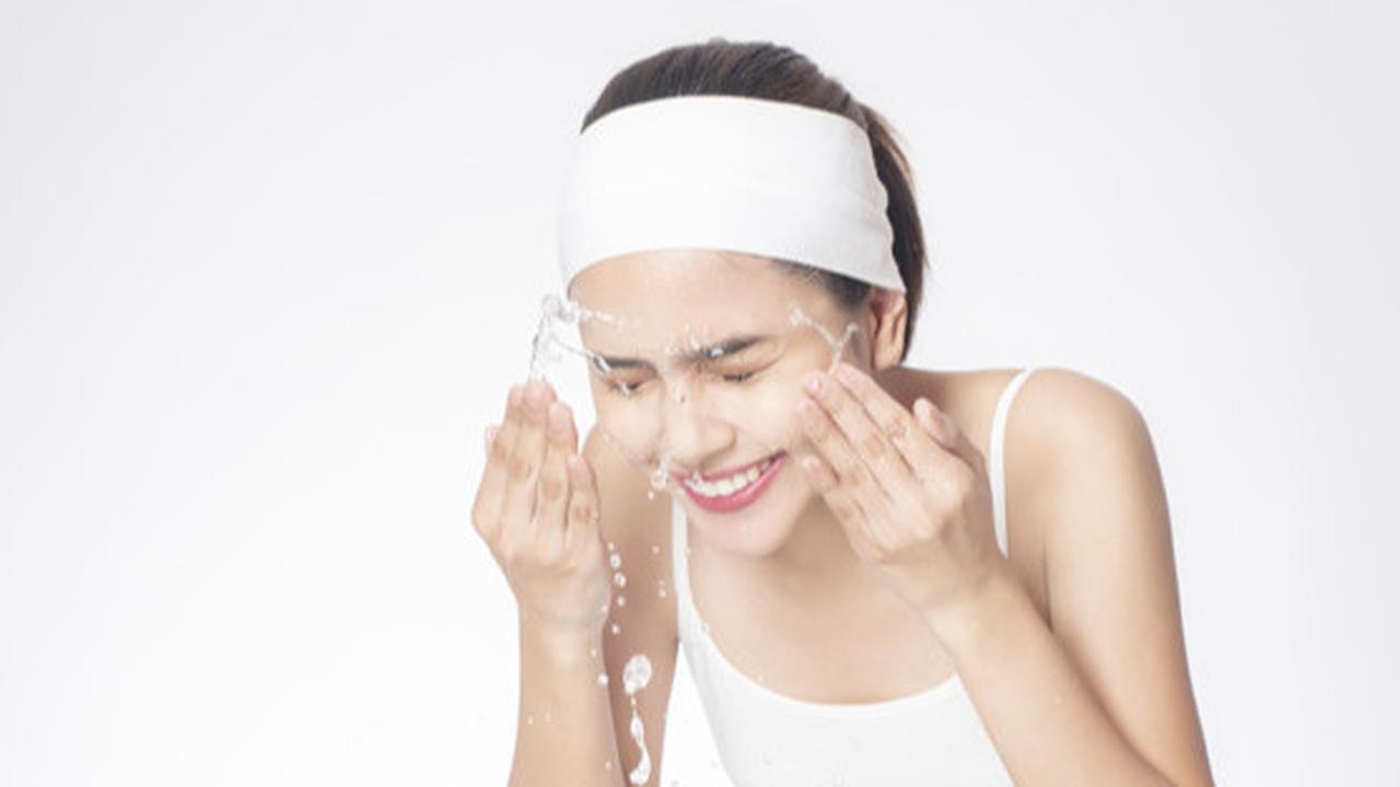 Seberapa Sering Kamu Harus Mencuci Muka? Ini Penjelasan Pakar Serta Cara Menjaga Wajah tetap Bersih dan Bersinar