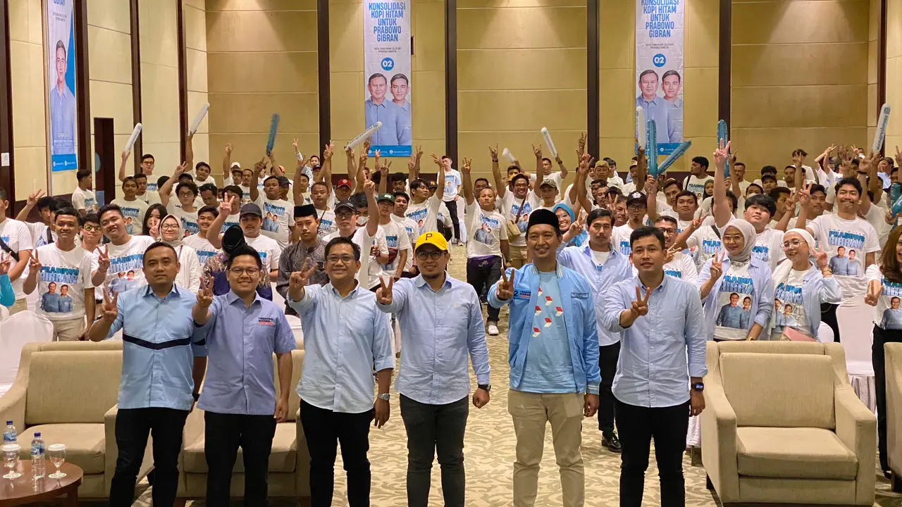 Anak muda dari Kopi Hitam mendeklarasikan mendukung kemenangan pasangan calon presiden (capres) dan calon wakil presiden (cawapres) Prabowo Subianto-Gibran Rakabuming Raka di Pemilihan Presiden atau Pilpres 2024.
