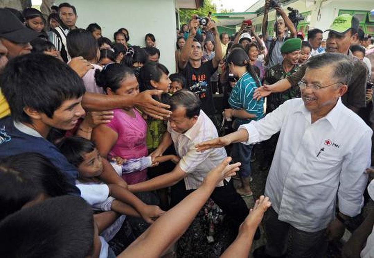 Bersama PMI, Jusuf Kalla jenguk pengungsi kerusuhan Sumbawa