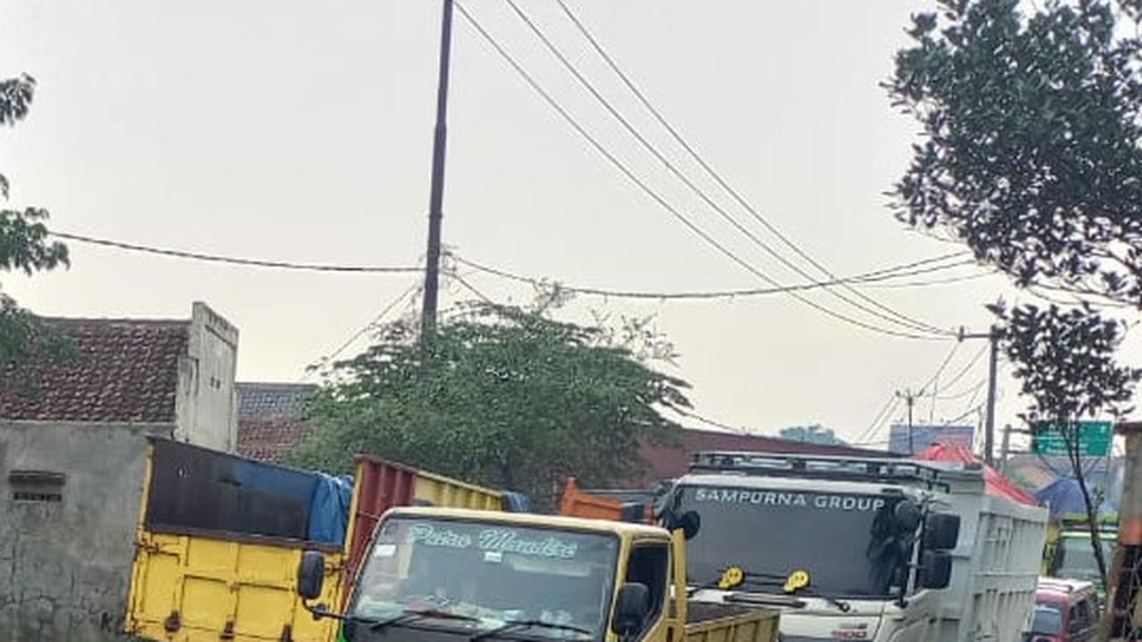 VIDEO: Tangis Kaum Wanita Parung Panjang, Curhat Anak Putus Sekolah jadi Kenek Truk Tambang
