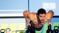 Kettlebell Bentuk Payudara Bikin Angkat Beban Makin Menggairahkan