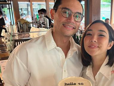 Setelah putus dari Wijin Saputra, Gisella Anastasia cukup lama tak menjalin hubungan dengan lawan jenis. Namun sejak beberapa waktu terakhir, Gisel dikabarkan dekat dengan seorang pria bernama Rino Soedarjo. Terbaru, ia memberikan kejutan ulang tahun spesial untuk pria tersebut.
(Liputan6.com/IG/@muh_assad)