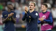 Matchday ketiga Grup D Piala Dunia 2022 pada Rabu (30/11/2022) malam WIB diwarnai drama. Prancis secara mengejutkan kalah dari Tunisia setelah gol dari Antoine Griezmann di penghujung laga dianulir oleh wasit. Sementara di pertandingan lain, Australia menjadi wakil Asia (AFC) pertama yang berhasil melaju ke babak 16 besar setelah mengalahkan Denmark dengan skor tipis 1-0. (AP/Frank Augstein)
