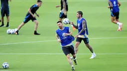 Lionel Messi dan kawan-kawan lolos dengan sempurna dari Grup A. (CHARLY TRIBALLEAU / AFP)