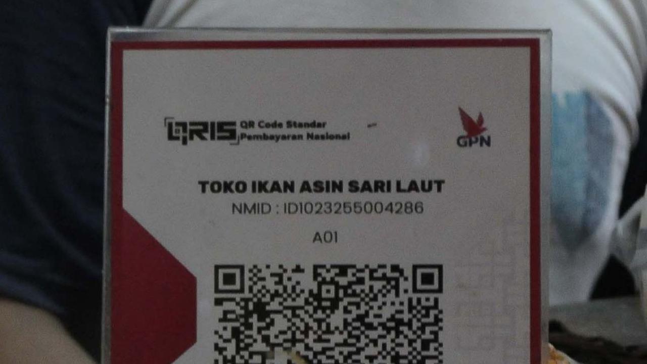 "Kami menilai, meskipun akan ada peningkatan biaya tersebut, QRIS akan tetap menjadi pilihan dalam bertransaksi. Biaya yang masih relatif lebih murah," ujarnya.