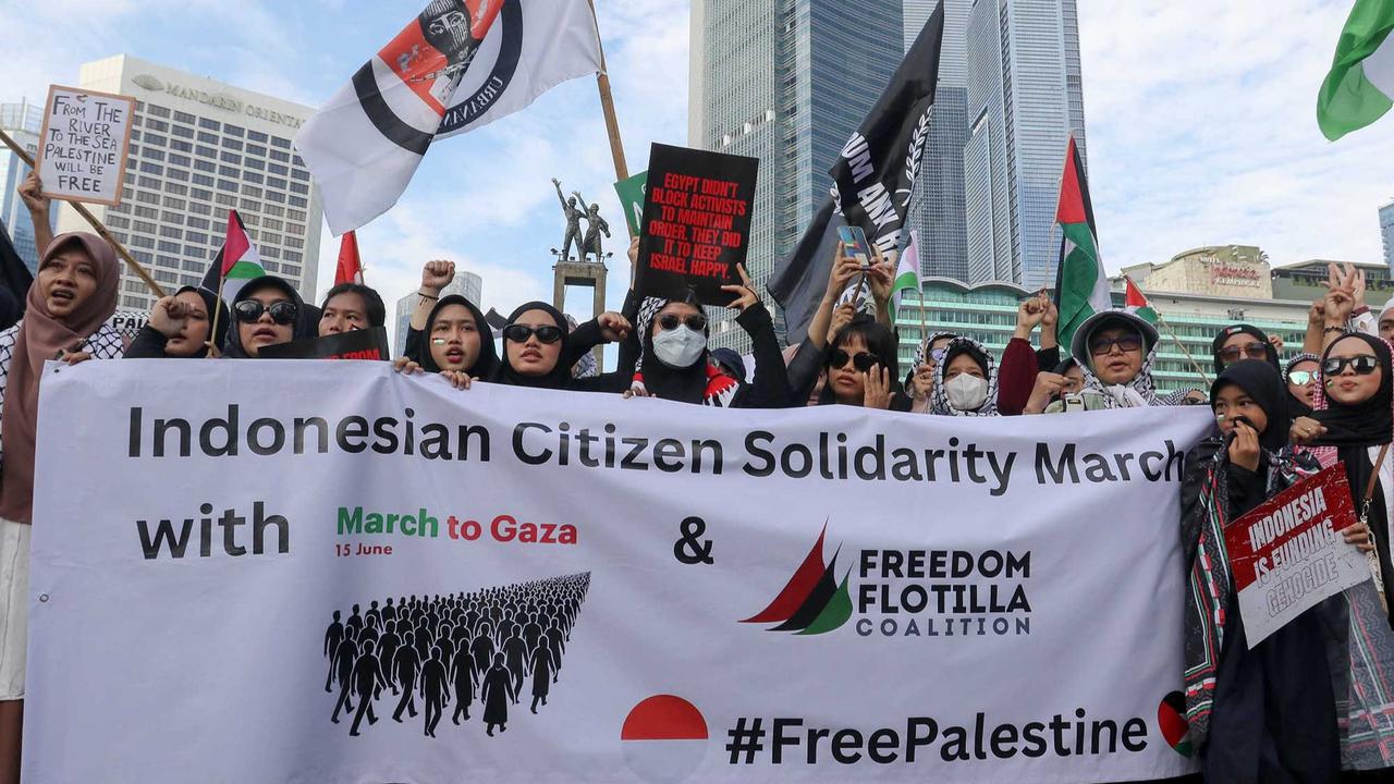 FOTO: Aksi Solidaritas Gerakan Global March to Gaza di Bunderan HI