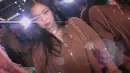 Jennie padukan set Cashmere Cardigan dan Pullover seharga Rp81jutaan dan Rp57jutaan [@jennierubyjane]