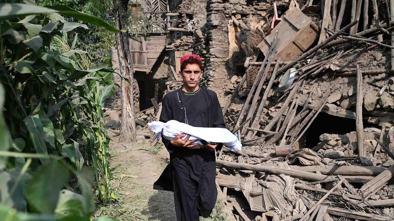 FOTO: Korban Gempa Afghanistan Timur Tembus 1.124 Jiwa, Ribuan Rumah Hancur