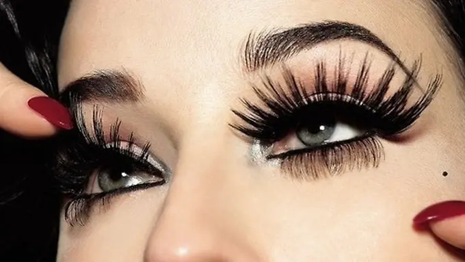 20 Perjuangan Nyata Buat Kamu yang Menginginkan Bulumata Sempurna