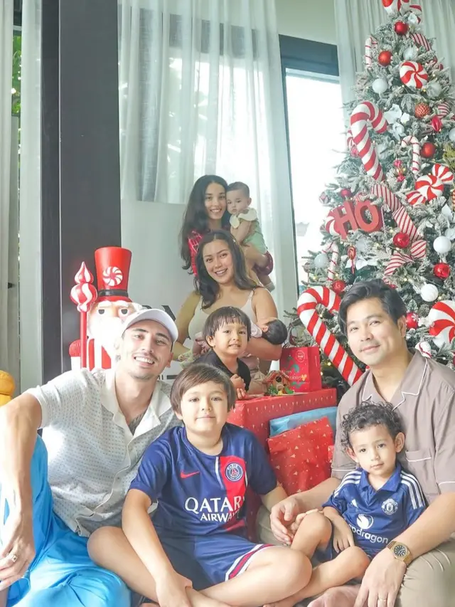 Usia 40 Hari, Jessica Iskandar Pamerkan Foto Baby Hagia dengan Wajah yang Tak Lagi Ditutupi (credit: instagram.com/v.andrianto/inijedar).