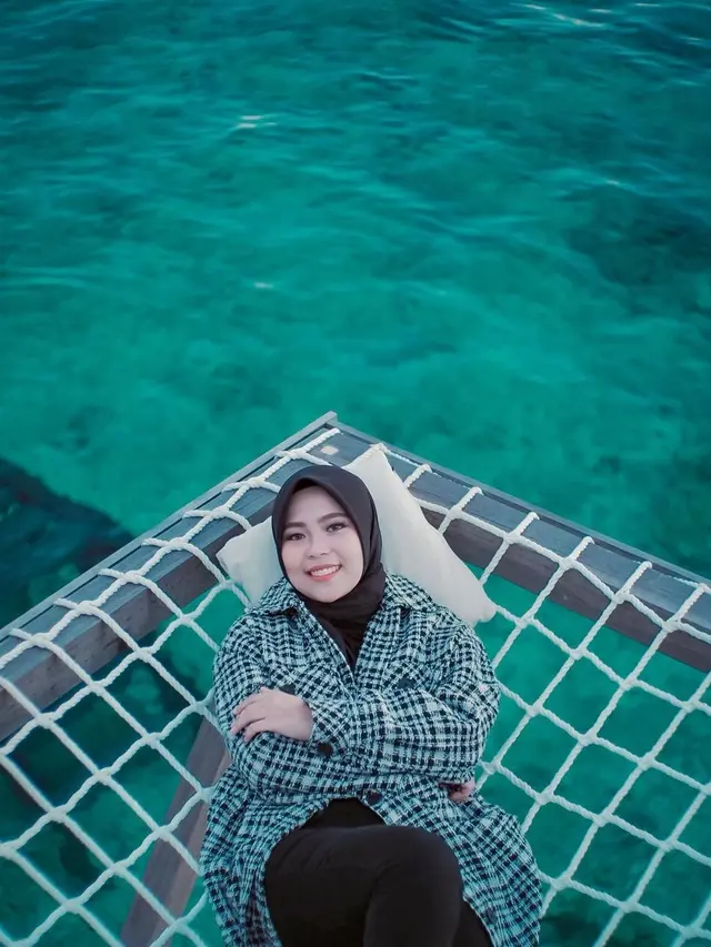 Potret Liburan Selfi LIDA di Pulau Derawan, Nikmati Pemandangan Indah. (Sumber: Instagram/lida_selfi07)