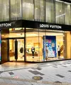 Louis Vuitton dengan bangga mempersembahkan kolaborasinya dengan Lego di momen liburan [Louis Vuitton]