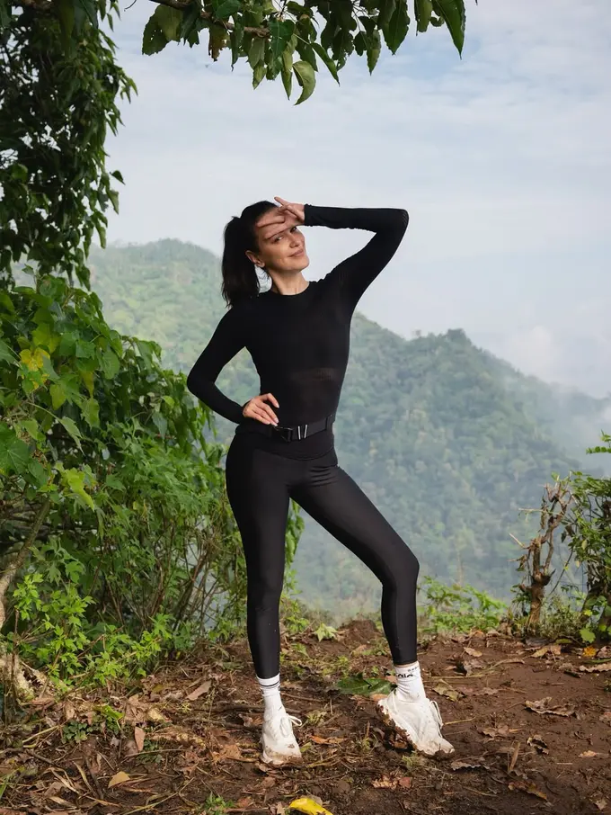 Potret Awet Muda Sophia Latjuba Saat Trekking hingga Yoga Bareng Buah Hati, Deretan Active Wear-nya Mencuri Perhatian
