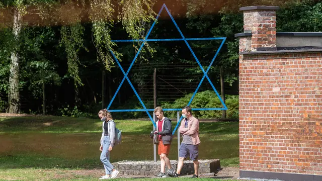 Mengunjungi Kamp Konsentrasi Nazi di Polandia