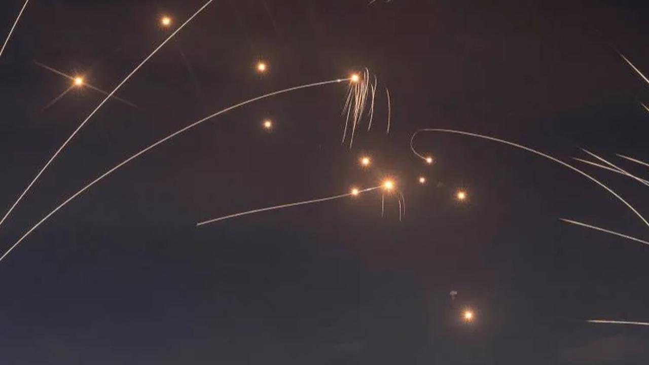 Di antara roket-roket yang diluncurkan telah berhasil menembus pertahanan Iron Dome Israel dan menghancurkan sejumlah bangunan di wilayah Israel.