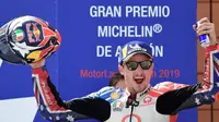 Ekspresi Jack Miller setelah finis ketiga pada MotoGP Aragon 2019 di Motorland Aragon, Minggu (22/9/2019). (AFP/Javier Soriano)