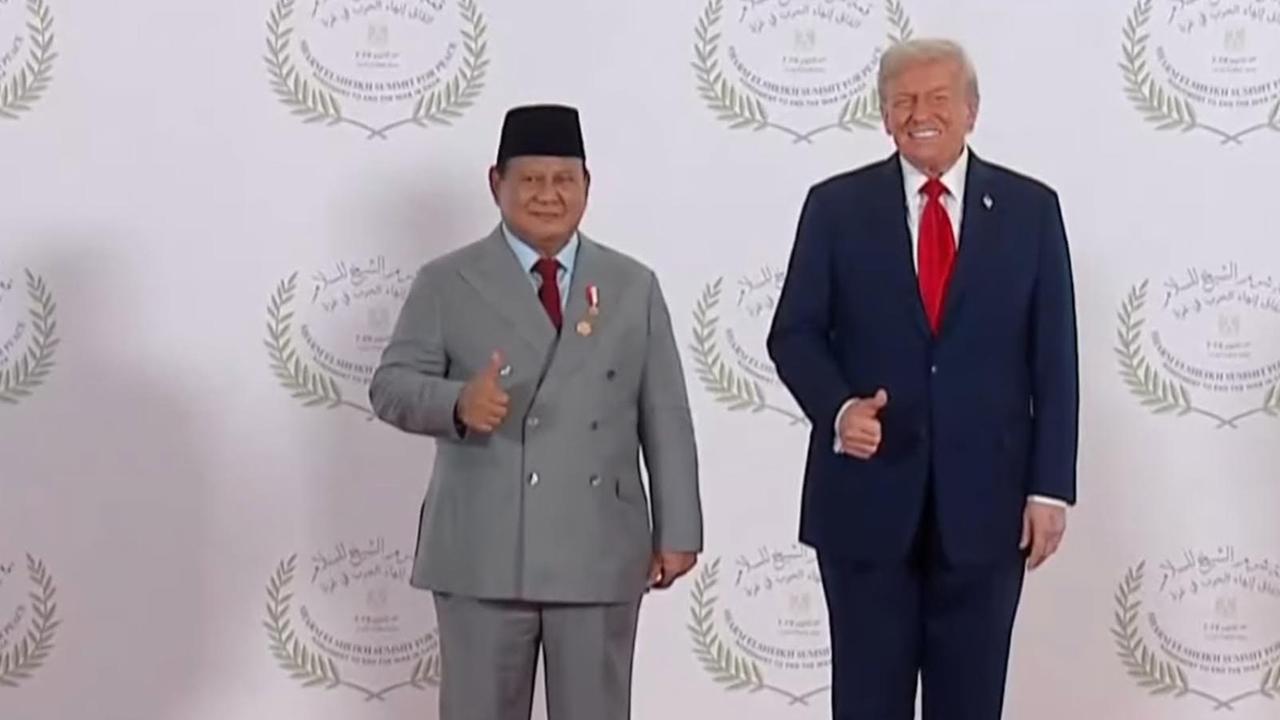 Trump Kasih Jempol Sambut Prabowo di KTT Perdamaian Gaza Mesir
