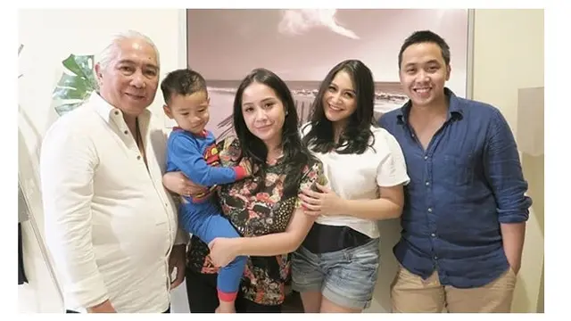 6 Potret Gideon Tengker, Ayah Nagita Slavina yang Pernah Hits Tahun 80-an
