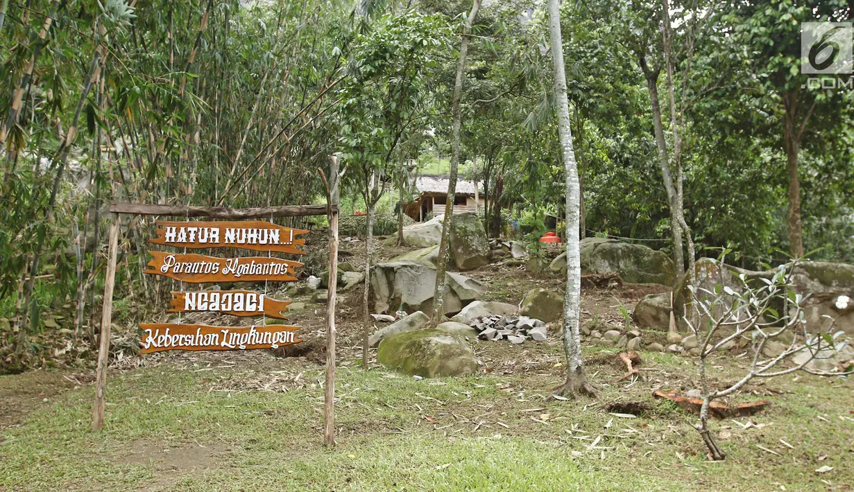 Suasana tempat wisata Gunung Parang di Kabupaten Purwakarta, Jawa Barat, Minggu (17/12). Gunung Parang adalah "The Park" atau "The Mekkah" panjat tebing di Indonesia. (Liputan6.com/Herman Zakharia)