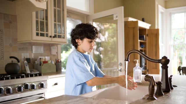 Ilustrasi cuci tangan pakai sabun