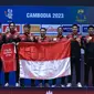 Aksi membawa jersey dilakukan tim bulutangkis putra Indonesia untuk mempersembahkan medali emas yang mereka peroleh untuk Syabda.