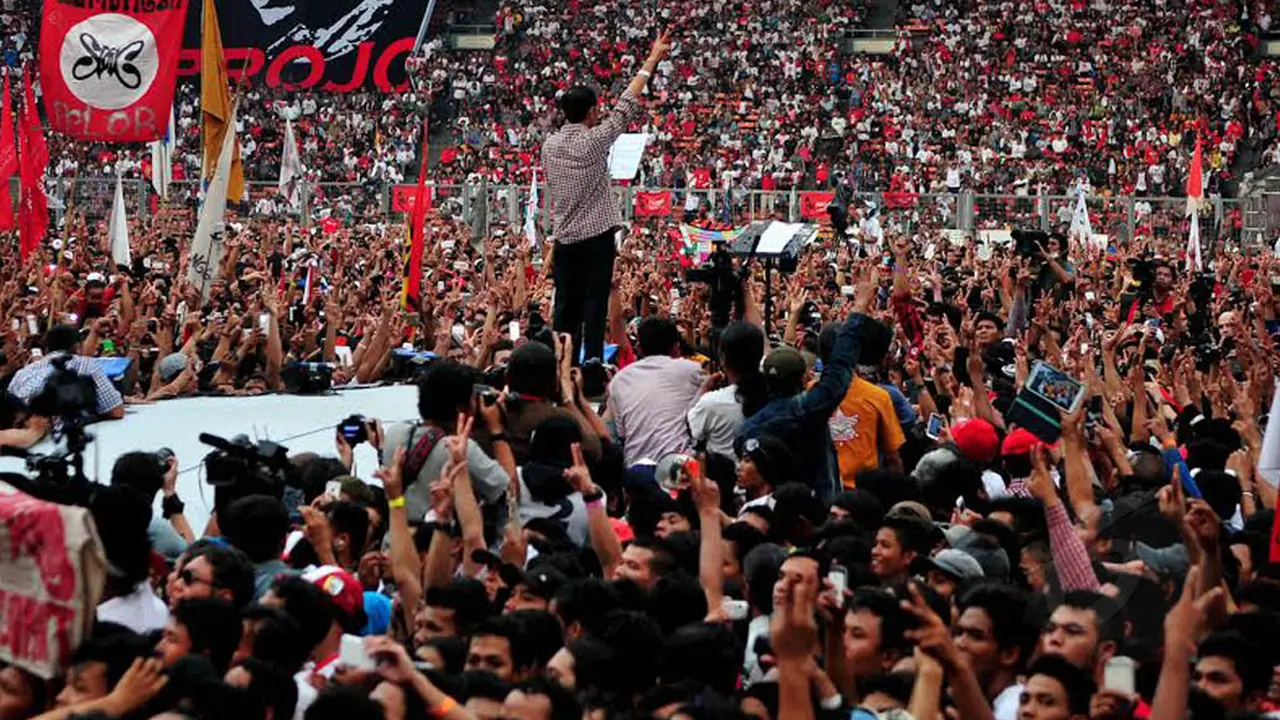 Jokowi Ngabuburit Bareng Ratusan Ribu Pendukung 