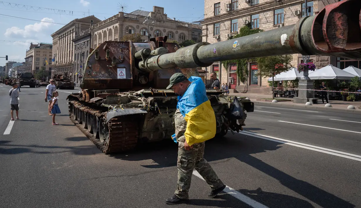 Seperti diberitakan, pameran akan dibuka di Kiev pada Hari Kemerdekaan. Namun, pemerintah kota tidak merencanakan acara pesta massal untuk hari ini. (AP Photo/Efrem Lukatsky)