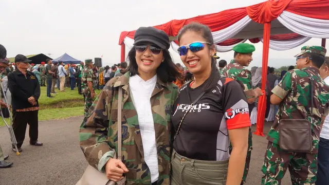 Olivia Zalianty dan Naila Novaranti, pelatih terjun payung dunia (ist)