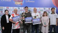 Darts National Competition final series berlangsung meriah di Bay Walk Mall Pluit, Jakarta, Minggu (24/11/2024). (Bola.com/Muhamad Nouval Febrian/Magang MSIB 7)
