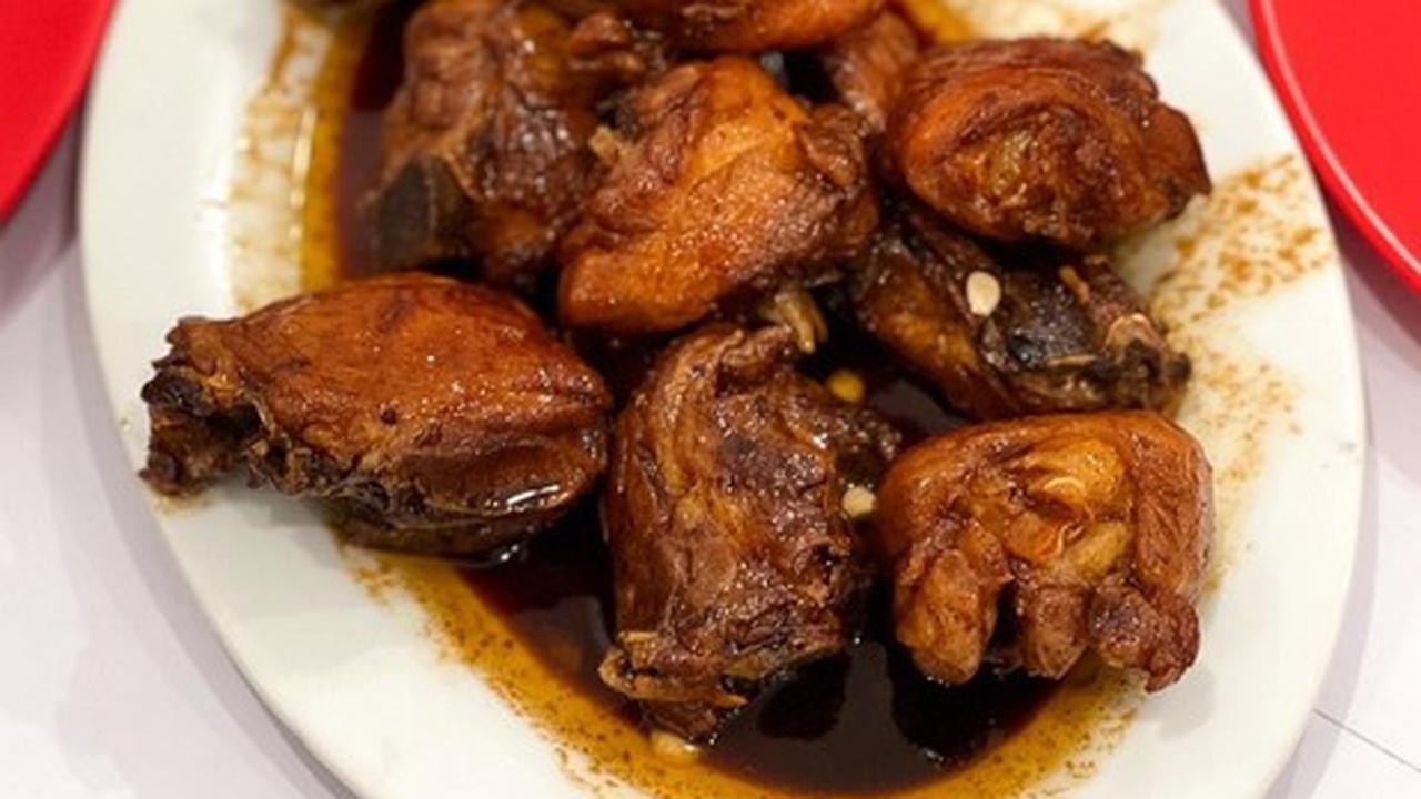 Sepiring ayam goreng mentega chinese food