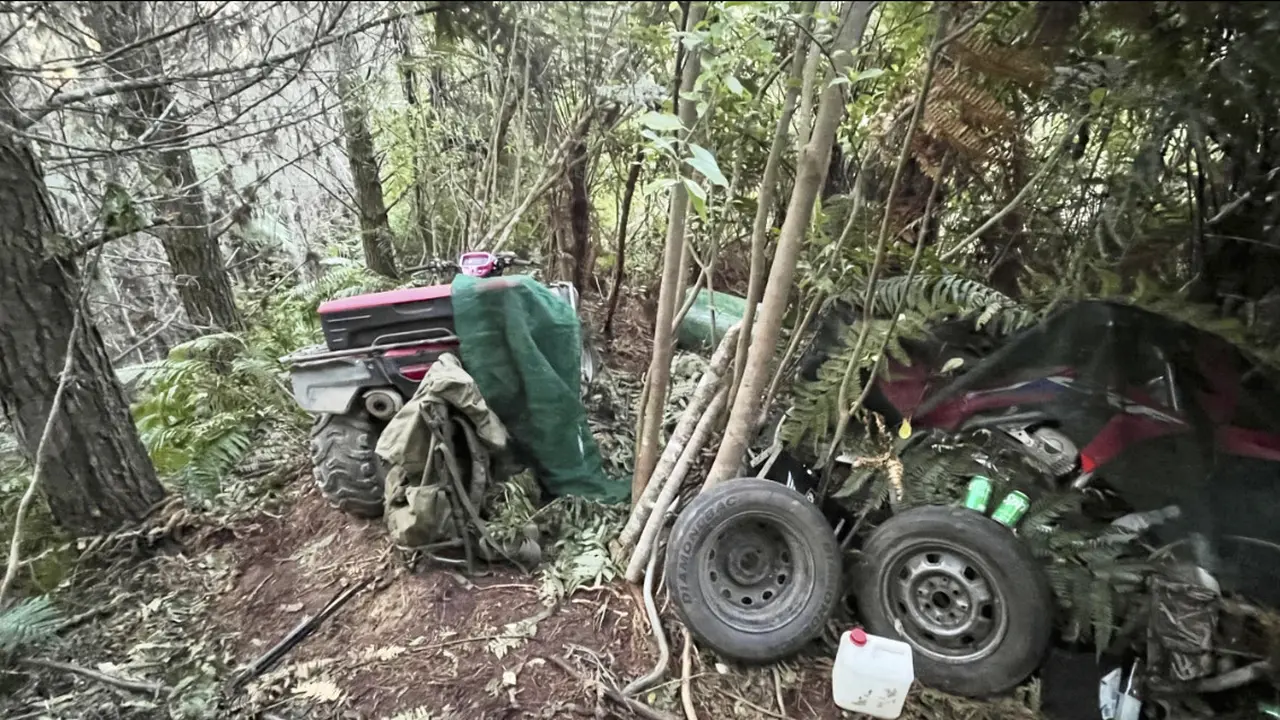 Polisi Selandia Baru menemukan lokasi persembunyian dari buronan yang ternyata selama ini bersembunyi di tengah hutan (Dok. NZ Police).