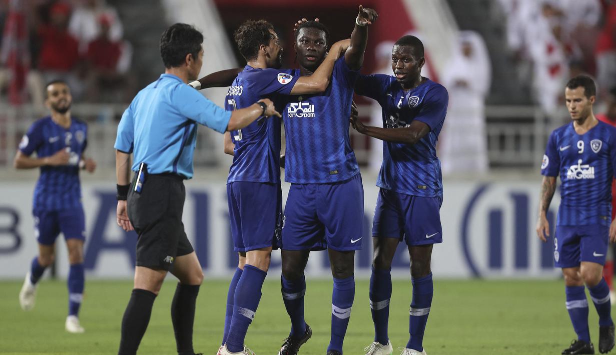 Bahkan Bafetimbi Gomis juga sempat merajai Liga Arab Saudi bersama Al Hilal yang dibelanya selama tiga setengah musim mulai 2018/2019 hingga tengah musim 2021/2022. Dua Gelar Saudi Pro League dipersembahkannya pada 2019/2020 dan 2020/2021. (AFP/Karim Jaafar)