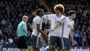 Para pemain Manchester United merayakan gol Anthony Martial (kiri) saat melawan Burnley pada lanjutan Premier League di Turf Moor Stadium, Burnley, Minggu (23/4/2017). MU menang 2-0.  (Martin Rickett/PA via AP)