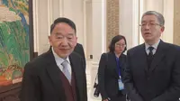 Wakil Menteri Departemen Publisitas China (CPCPD), Jiang Jianguo (kiri) berbicara melalui penerjemah (kanan) kepada jurnalis Indonesia di Beijing (20/2/2019) (Rizki Akbar Hasn / Liputan6.com)