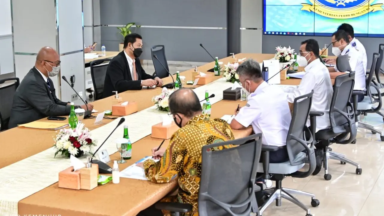 Pertemuan Menteri Perhubungan Budi Karya Sumadi dan Dubes RI untuk Papua Nugini dan Kepulauan Solomon Andriana Supandi. (Dok Kemenhub)