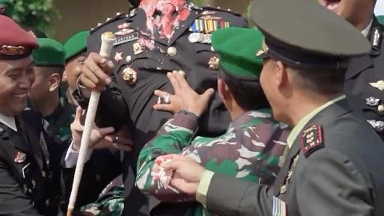 Kapolres Pasrah Kena Wajah Belepotan<br>