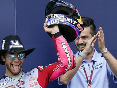 Seri keempat MotoGP 2022, GP Amerika yang digelar di Circuit of The Americas (COTA), Austin, Senin (11/4/2022) dini hari WIB berhasil dimenangi oleh pembalap Gresini Racing, Enea Bastianini. Pembalap Italia itu menjadi raja dan manyamai raihan Valentino Rossi. (AP/Eric Gay)