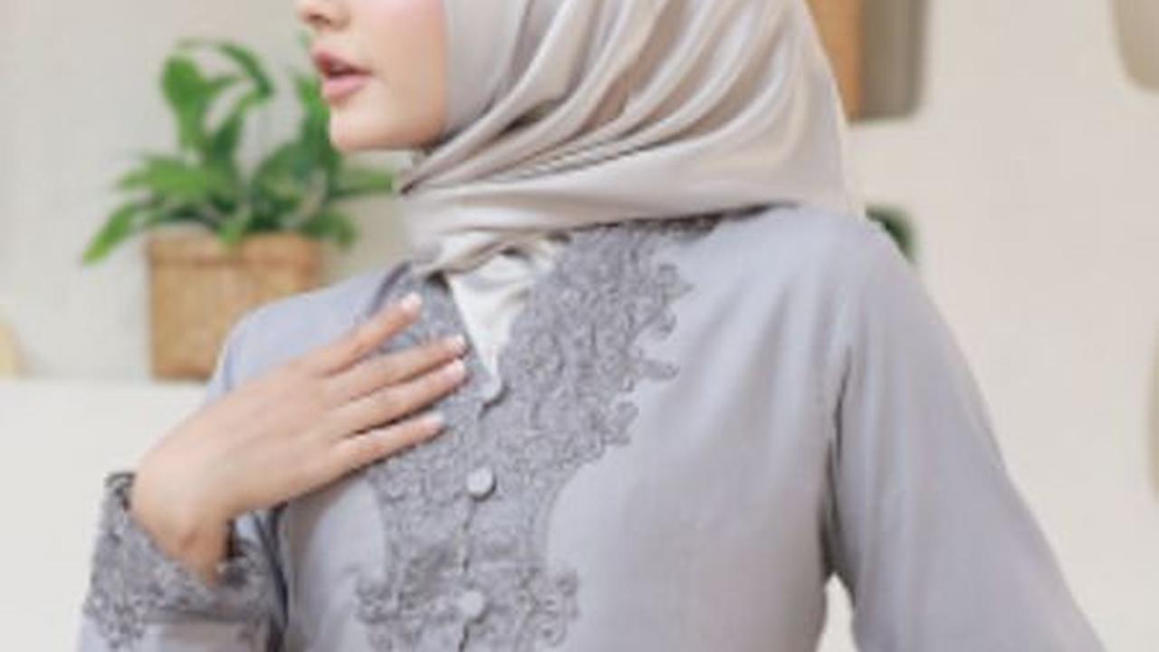 <b>&nbsp;Kebaya Encim By&nbsp;</b><span style="border-color: rgba(229,231,235,var(--tw-border-opacity)); --tw-border-opacity: 1; --tw-shadow: 0 0 #0000; --tw-ring-inset: var(--tw-empty, ); --tw-ring-offset-width: 0px; --tw-ring-offset-color: #fff; --tw-ri