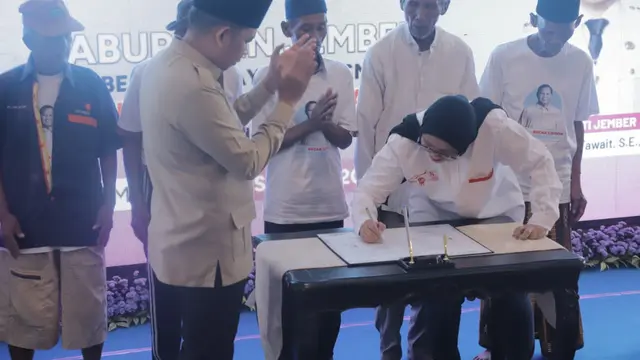 Presiden Prabowo Serahkan 100 Unit Becak Listrik di Jember, Prioritaskan Pengayuh Lansia