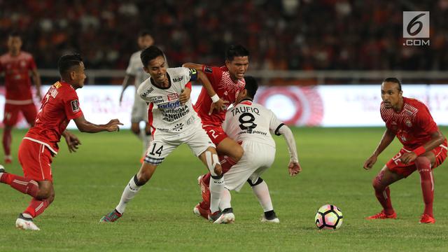 Unggul di Babak Pertama, Striker Persija Jakarta Marko Simic Lakukan Selebrasi