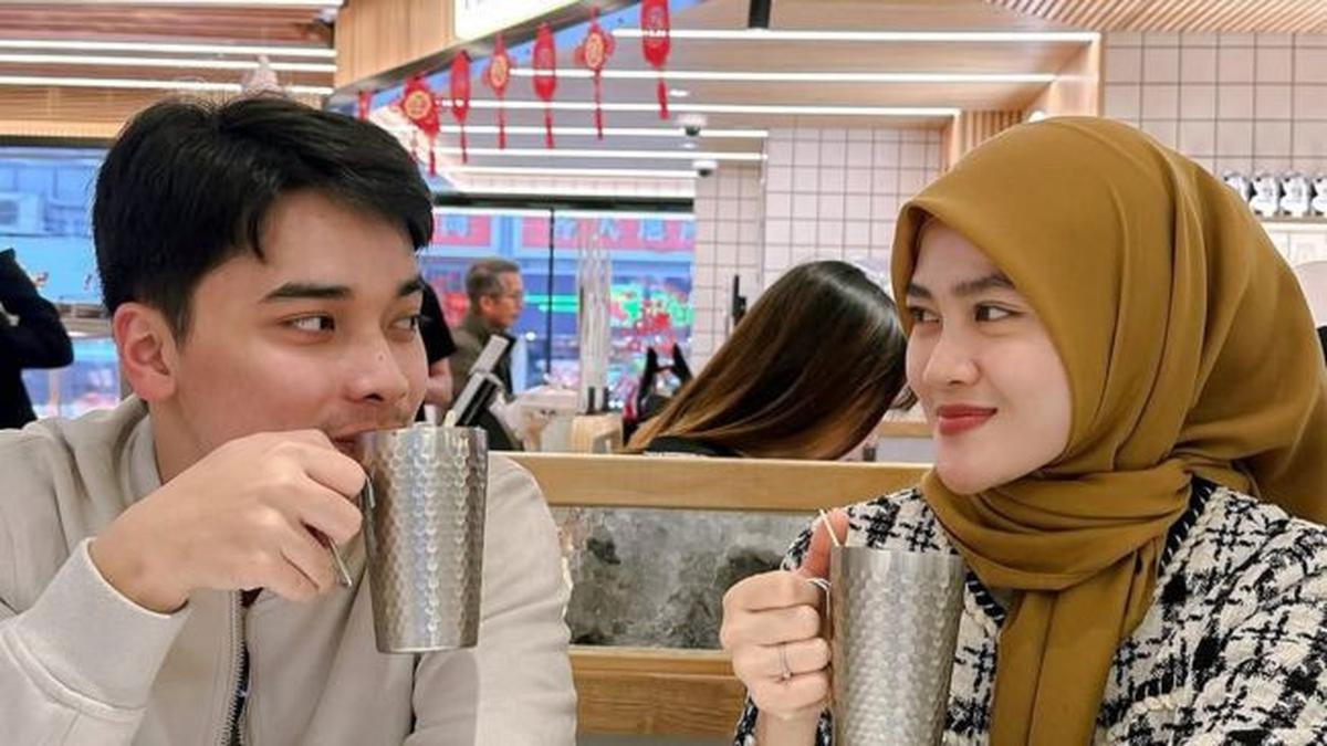 Ungkap Kebanggaan, Henny Rahman Pamerkan 6 Potret Mesra dengan Alvin Faiz yang Berulang Tahun