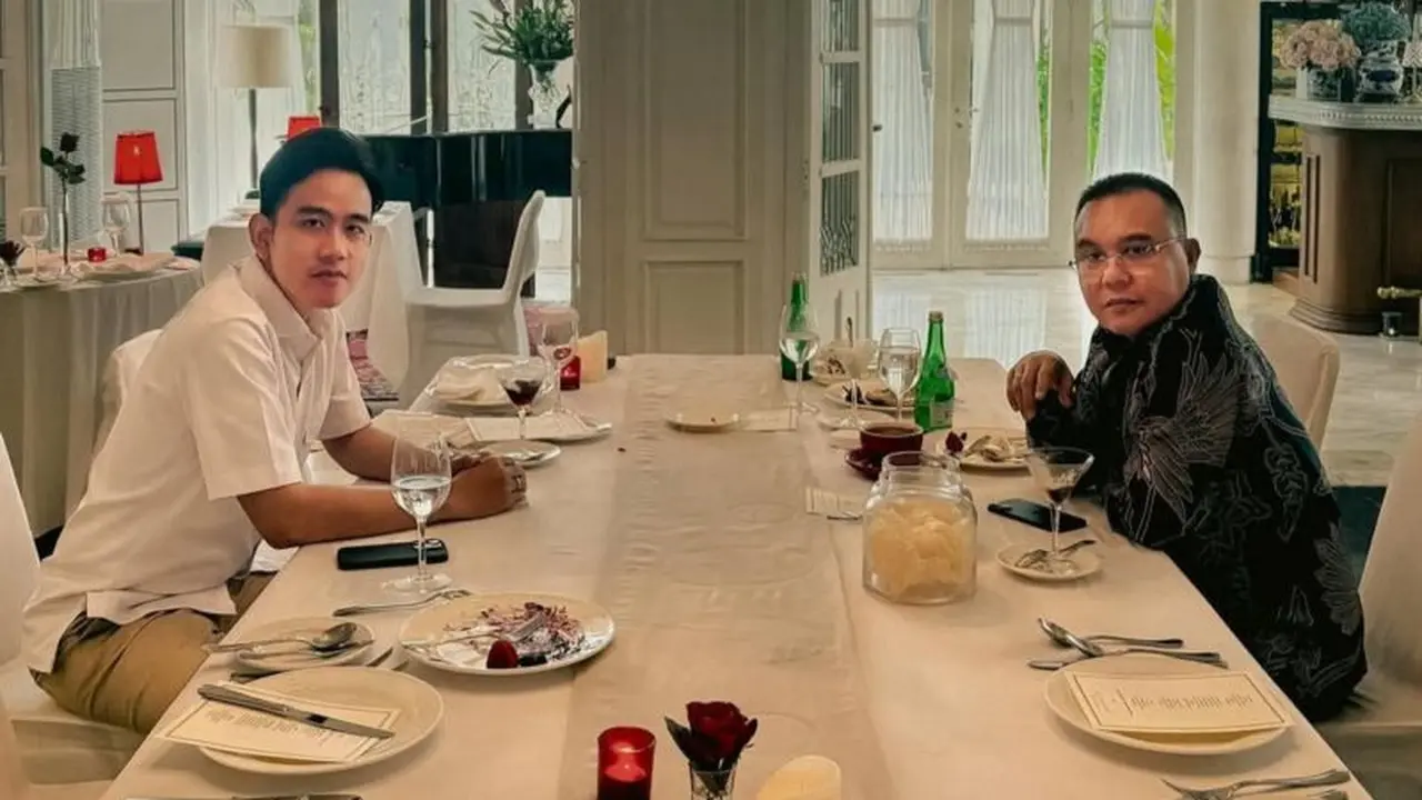 Momen Wakil Presiden RI Gibran Rakabuming Raka (kiri) makan siang bersama Wakil Ketua DPR RI Sufmi Dasco Ahmad (@gibran_rakabuming)