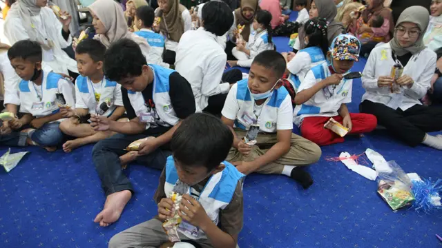 Bersama YKAI, Mahasiswa dan Yili Group Hibur Anak-Anak Penderita Kanker