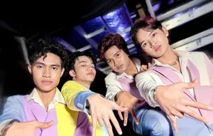 D'Squad Tampil Beda Lewat Editan Foto Retro ala 80-an