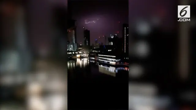 VIDEO: 20 Ribu Petir Sambar London dalam Semalam
