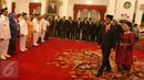 Presiden Joko Widodo didampingi Ibu Negara usai melakukan pelantikan lima Gubernur dan Wagub baru di Istana Merdeka, Jakarta, Jumat (12/5). (Liputan6.com)